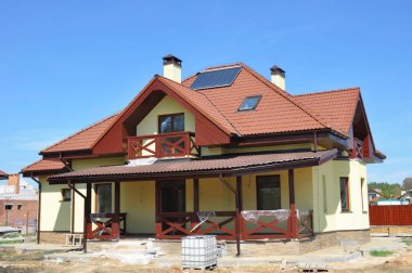 Güzel modern ev inşaat tavan çatı, çatı oluk, veranda, Güneş enerjili su ısıtıcı, Teras ve paratoner yıldırımdan korunma sistemi olarak.