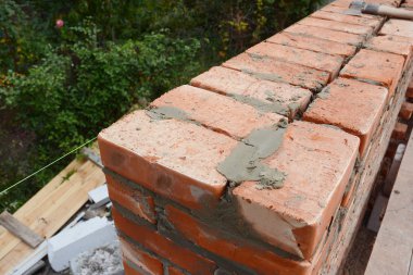 Bina tuğla ev duvara yakın çekim. Örmek ve duvar işleri.