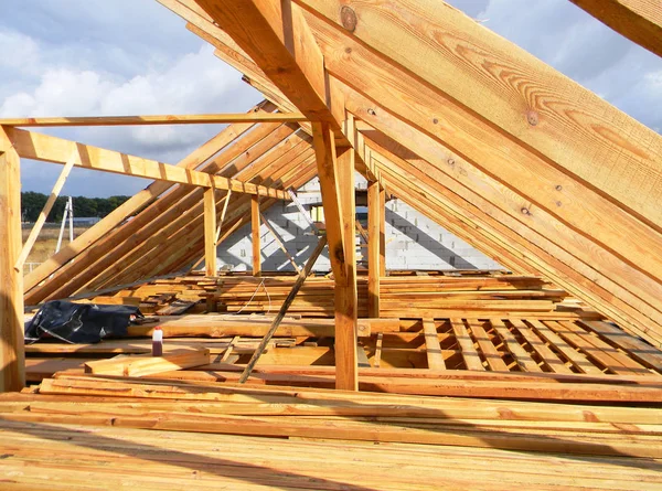 Installing Wooden Beams Logs Timber Rafters Trusses House Attic Construction — Stock Photo, Image
