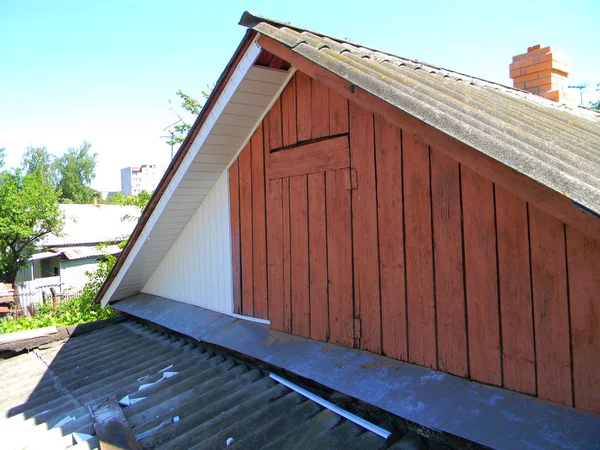 Dom Azbestu Dach Remont Instalacji Plastikowych Siding — Zdjęcie stockowe