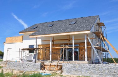 Yenileme house asfalt ile Zona çatı inşaat, boyama duvar, sıva, duvar tamir, çatı izolasyon, çatı çatı penceresi windows.
