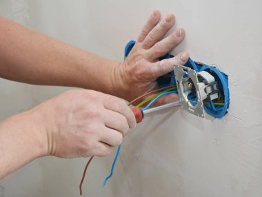 Soket prizi kurulumu. Elektrik prizi onarımı ve kurulumu, priz prizi. 