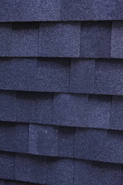 Asfalt Shingles Photo. Tmavě modré střešní pásový textura pozadí. Asfaltová střešní pásová textura. — Stock fotografie