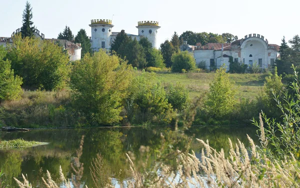 Palacio Rumyantsev-Zadunaysky en Vishenki, Óblast de Chernihiv, Ucrania —  Fotos de Stock