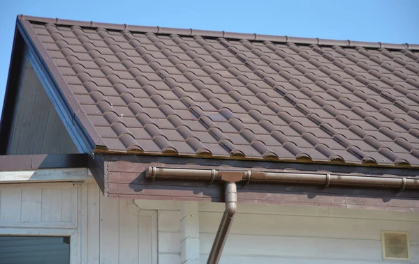 House rooftop with plastic rain gutter pipeline — 스톡 사진