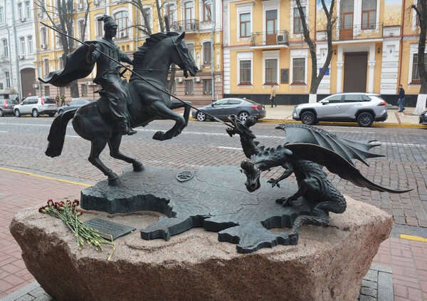 Киев, Украина - 26 января 2020 года: Здание Службы безопасности Украины. Памятник Службе безопасности Украины
