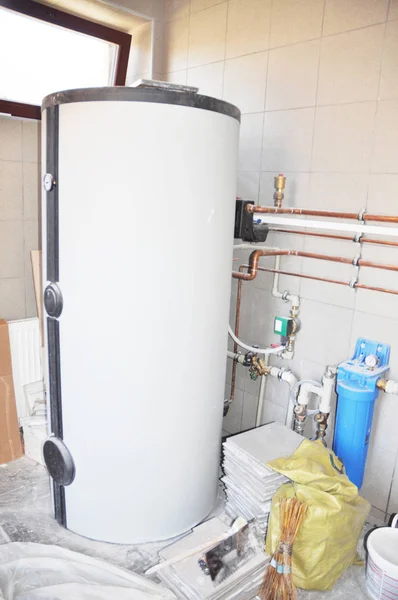 House hot water tank for house heating with copper pipeline, water filter, water pump in boiler room — Stock Photo, Image