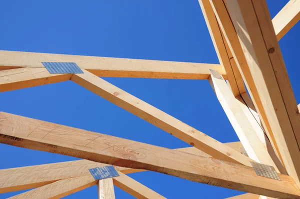 Close Rooftop Beams Connection Blue Sky Constructing Wooden Roof Frame — Stock Photo, Image