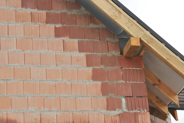 Mal Ejemplo Mampostería Albañilería Utilizando Ladrillos Mojados Bajo Construcción Techos — Foto de Stock