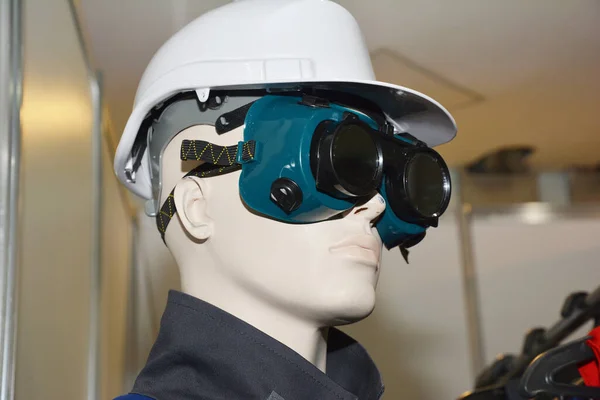 Manequim Masculino Usando Panos Proteção Óculos Solda Capacete Segurança Construção — Fotografia de Stock
