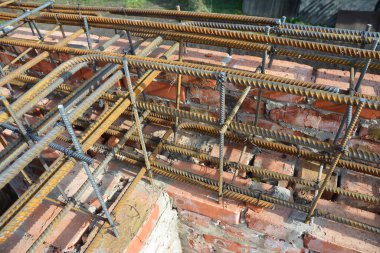 Demir, çelik parmaklık takviyesi, duvar inşaatında çelik kablolar..