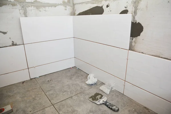 Close Bathroom Renovation Newly Laid Slip Resistant Square Gray Floor — Stock Photo, Image