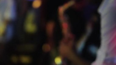 Saint Petersburg, Rusya - 27 Ağustos 2011: Afroamerican adam oyun saksafon partisi gece kulübünde. Projektör. İnsanlar