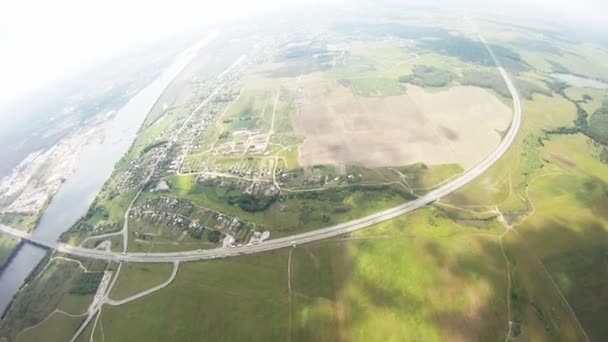 Professionele parachute jumper vliegen in de lucht. Extreme sport. Zonnige dag. Vlucht. — Stockvideo