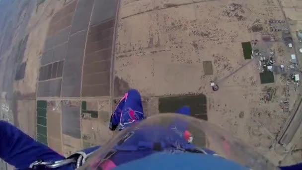 跳伞者跳伞飞越亚利桑那州上空。地平线。肾上腺素。夏天。专业 — 图库视频影像