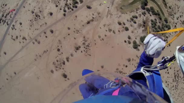 Skydiver parachutespringen boven arizona. Landschap. Adrenaline. Zomer. Landing — Stockvideo