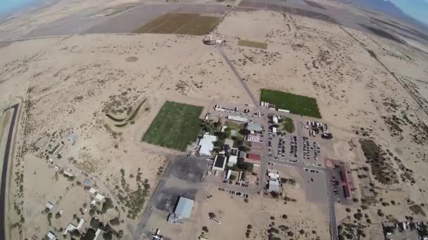 Profesionální padák propojka parašutismus nad arizona. Scenérie. Horizont. — Stock video