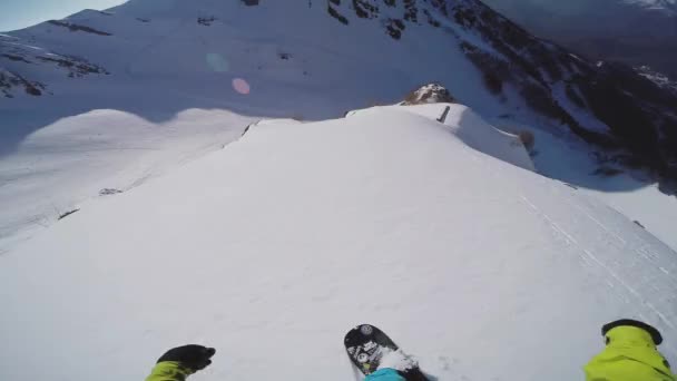 SOCHI, RUSSIA - APRIL 1, 2016: Snowboarder backcountry ride from top of mountain. Speed. Freestyle. Sunny day — Stock Video