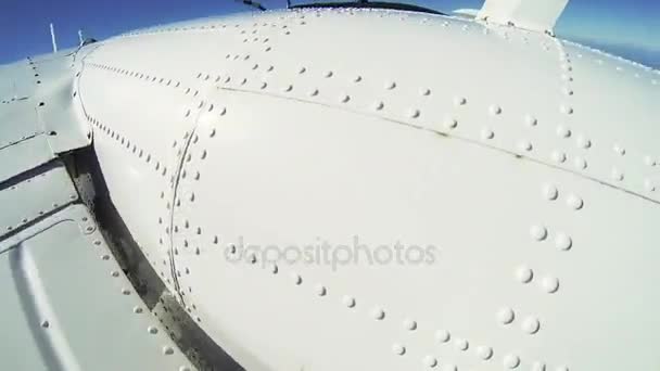 DUBAI, UNITED ARAB EMIRATES - FEBRUARY 11, 2014: Professional skydivers jump from airplane, parachuting above Dubai. Sunny. Sport — Stock Video