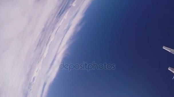 세비야, 스페인-2013 년 5 월 21 일: 낙하산 비행기에서 점프, 대형 하늘에서. 잡고 손입니다. 스카이 다이빙 — 비디오