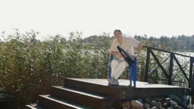 Sahne hareket üzerinde ne yazık ki tepki cry film yönetmen saç net ve beyaz elbise