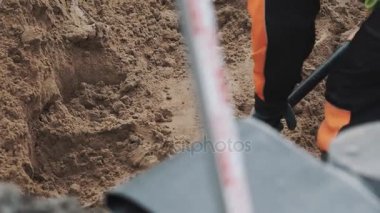 Kauçuk Builder'da kum yığını kazma kürek hendekte ile önyükleme yapar. Slowmotion