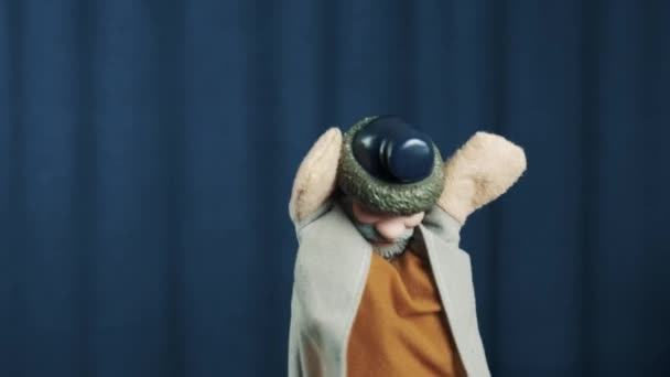 Peasant hand puppet make face palms in distress on scene with blue background — Stock Video