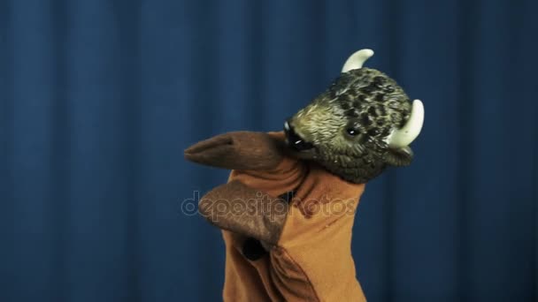 Bull hand puppet make cash tossing gesture and look around on blue background — Stock Video