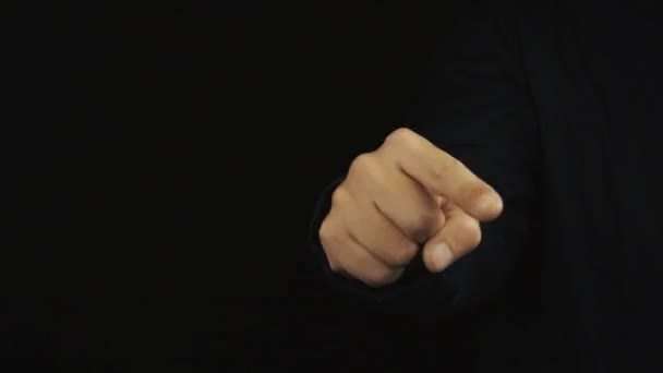 Mannenhand in lange mouwen jas punt vinger zoals tellen-out spel — Stockvideo