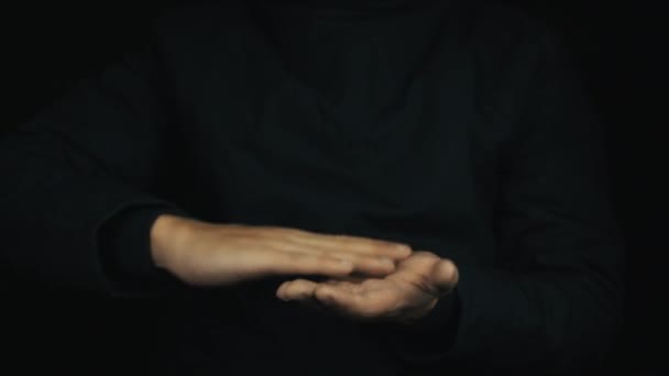 Mano masculina en chaqueta de manga larga haciendo rico dinero factura lanzar gesto — Vídeos de Stock