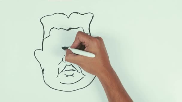 Man speed draw kim chen un face caricatura com sharpie preto no quadro branco — Vídeo de Stock