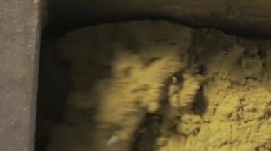 Sarı Kinetik kum ufalanan kitle endüstriyel metal bıçaklar tarafından karıştırma