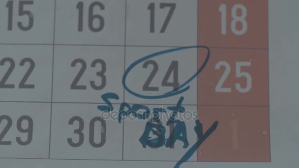 Parte de la hoja de calendario con fecha marcada como día deportivo con rotulador azul — Vídeos de Stock