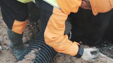 Plastik boru ve Çimento Beton delikle mühür dikiş işçi yivli