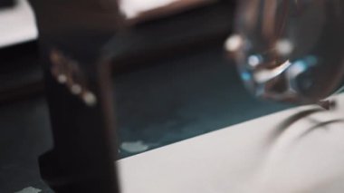 Yeni yapılan lensler konveyör fabrikasında tarihinde açılmıştır