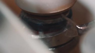 Taşlama makinesi workig su sıçramalarına, üretim ile lens camına
