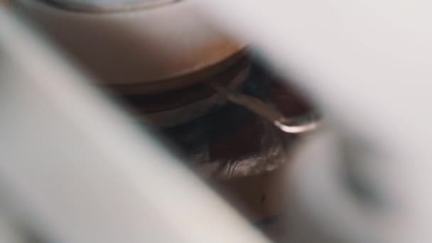 Machine abrasive de travail sur verre à lentilles avec éclaboussures d'eau à la fabrication 