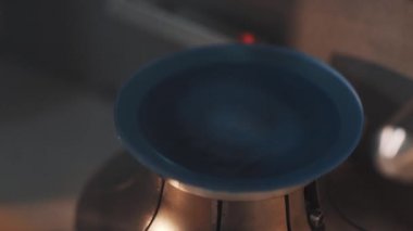 Büyüteç'i puted meme içinde otomatik makine üzerinde üst tabakası oyma lazer