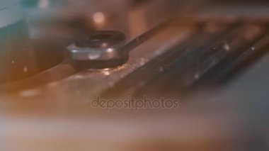 Makine metal Ayrıntılar üretim tesisinde çalışan kaydırma