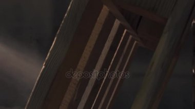 Kompresör atölye beyaz boyanmış ahşap panoları