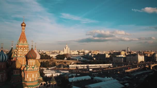 Saint Basils katedralen, Moskvas statliga universitet pittoreska timelapse — Stockvideo