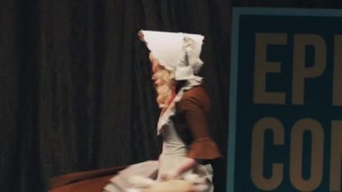 Saint Petersburg, Rusya - 20 Mayıs 2017: anime kızlık karakter kostüm Festivali'nde sahne üzerinde gösterilen Cosplayer kız