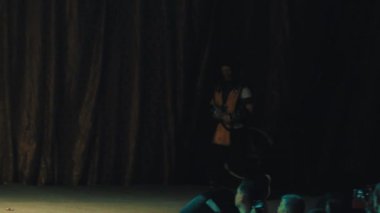 Saint Petersburg, Rusya - 20 Mayıs 2017: Cosplayer boy gösteren mortal kombat karakter kıyafet Festivali'nde sahne