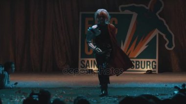 Saint Petersburg, Rusya Federasyonu - 20 Mayıs 2017: Fullmetal Alchemist gösterilen Cosplayers Festivali'nde sahne kostüm karakterler