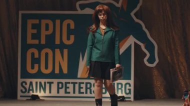 Saint Petersburg, Rusya - 20 Mayıs 2017: Daria karikatür karakter kostümleri Festivali'nde Sahne Alanı'nda gösterilen Cosplayers