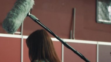 Saint Petersburg, Rusya - 20 Mayıs 2017: Ses ölçmek etkinlikte çalışma uzun mikrofon sopayla