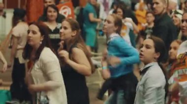 Saint Petersburg, Rusya - 20 Mayıs 2017: gençler aynı şekilde kapalı medya kültür konveksiyon dans