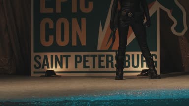 Saint Petersburg, Rusya - 20 Mayıs 2017: Domino karakter kostüm Festivali'nde sahne üzerinde gösterilen Cosplayer kız