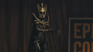 Saint Petersburg, Rusya - 20 Mayıs 2017: Cosplayer kız gösteren oyun haydut karakter kostüm Festivali'nde sahne