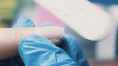 Yüzey salonda parlatmak için istemci dosyasında kullanılması Şevval Özçelik Güzellik el çivi
